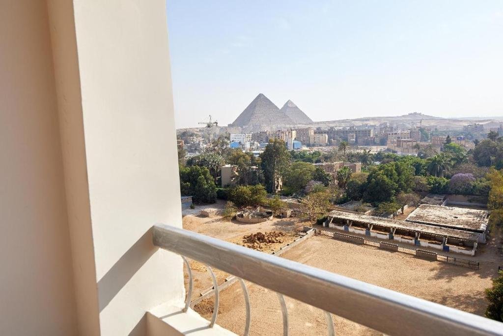 Triple Room with Balcony & Pyramids View