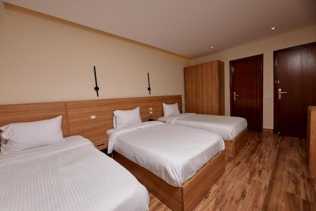 Triple Room with Balcony & Pyramids View