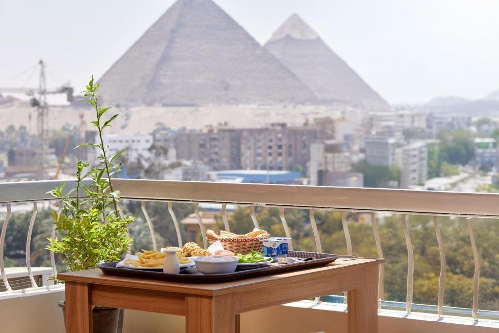Triple Room with Balcony & Pyramids View